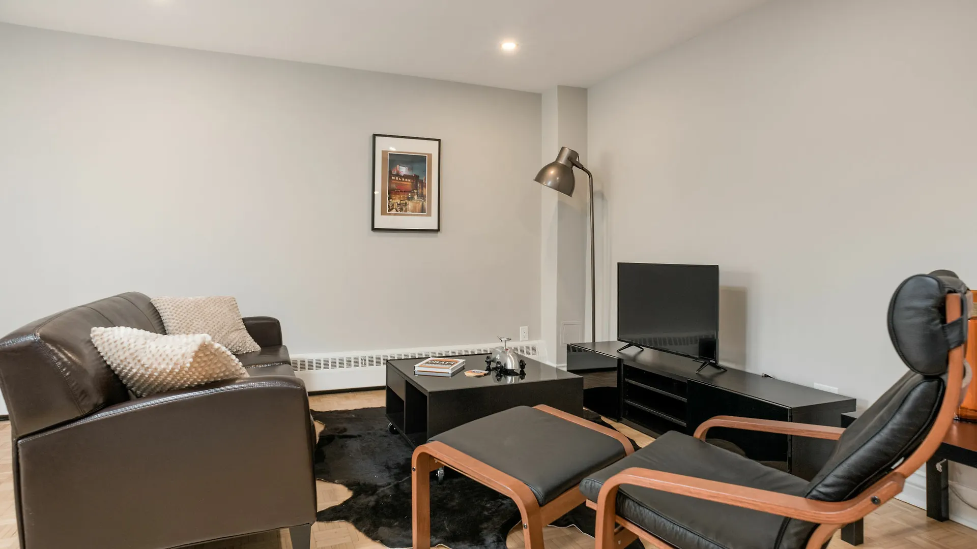 Apartament Hip 2Br In Downtown Mtl By Sonder Montreal 0*,  Kanada